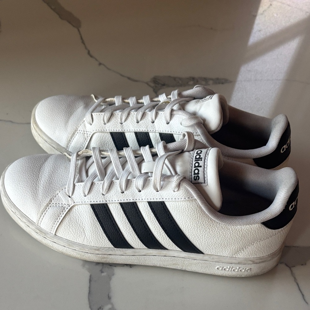 Women’s Size 8.5, Adidas Classic White Sneakers with Black Stripes